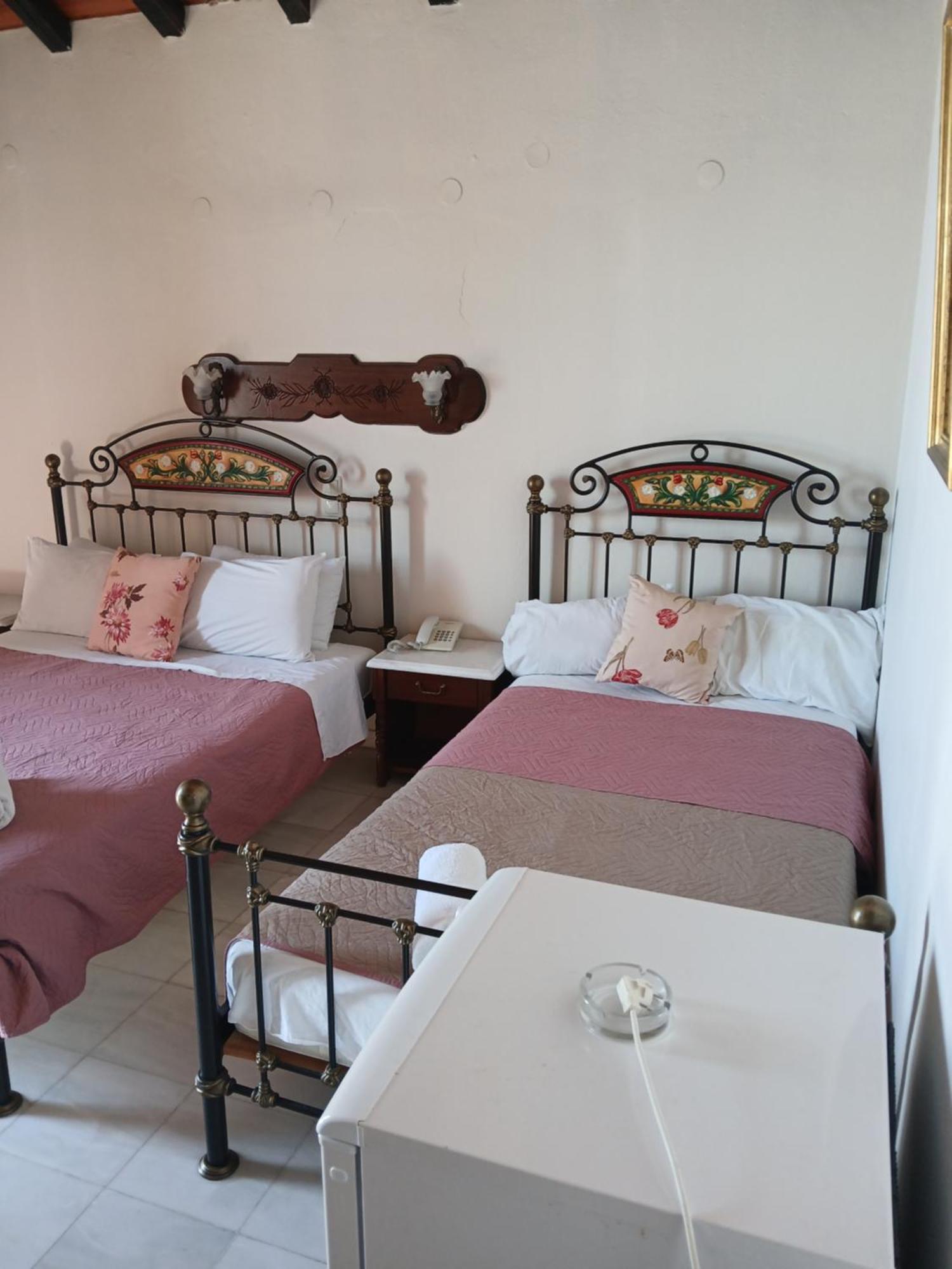 Hotel Villa Orsa Skiathos Town Exterior photo