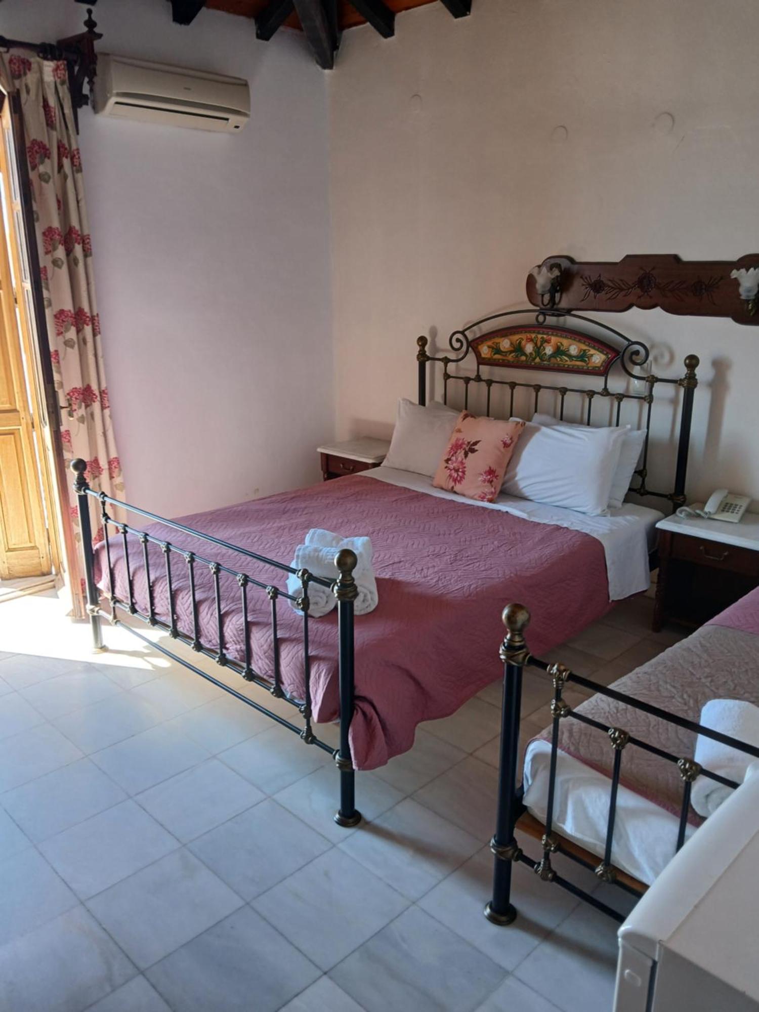 Hotel Villa Orsa Skiathos Town Exterior photo